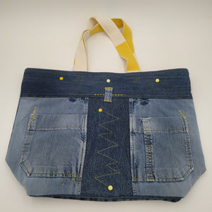 sac de plage en jean recyclé bleu et décor jaune